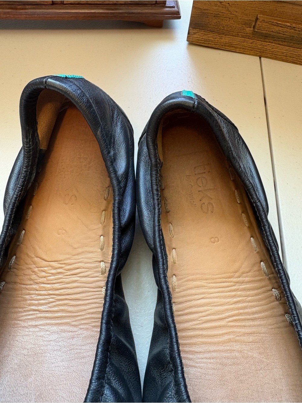 Tieks matte black ballet flats packable size 8 - Picture 4 of 9